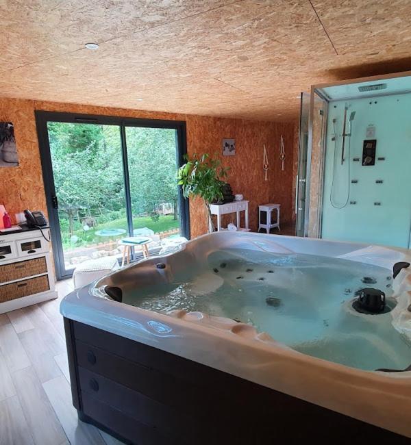La Fresnaie : Chambres ,Table D'Hotes & Spa Tillé Екстериор снимка